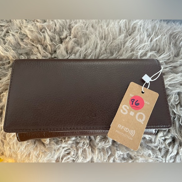 S-Q vegan leather brown clutch - Picture 2 of 5